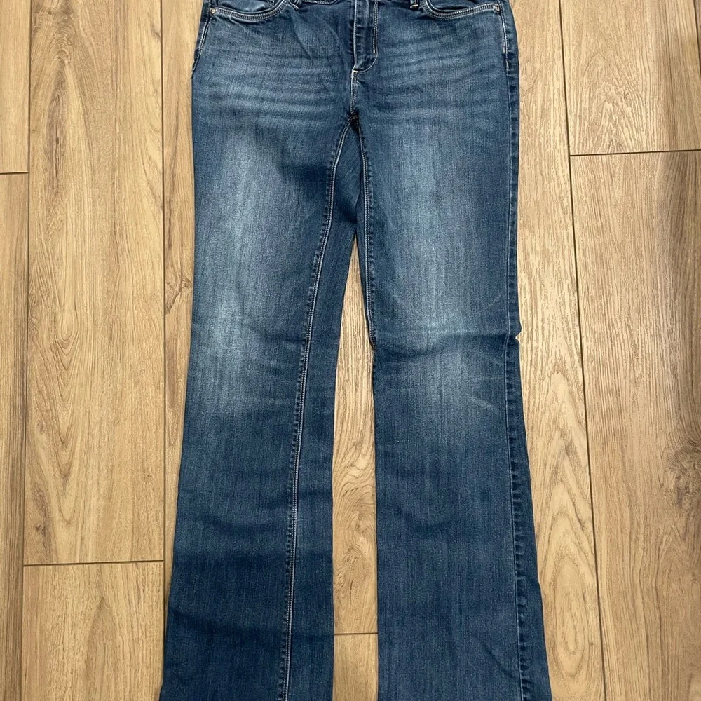 Lot of 3 White House Black Market Women's Blue Boot Cut Jeans - size 6 - Picture 2 of 3